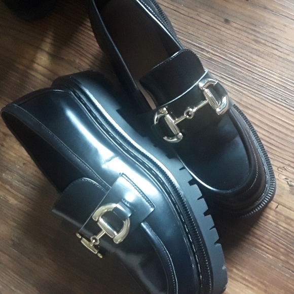 New..w/o box beautiful with gold detail so in rite now - Picture 2 of 3